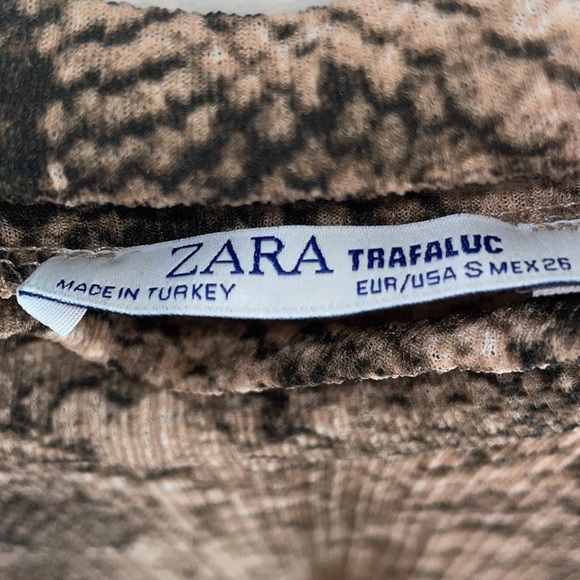 ✨✨Zara snake print size small short sleeve top- accepting all offers!!✨✨ - Picture 5 of 5